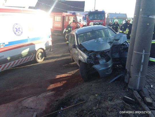 Tragiczny wypadek na drodze krajowej nr 45. Nie żyje 49-letni kierowca. ZDJĘCIA