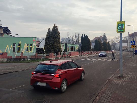 Trzy wyświetlacze prędkości przy miejskich ulicach. Mają działać prewencyjnie na kierowców