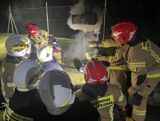 "Turbowtorek" druhów z Bierawy. Strażacy z gminy ćwiczyli gaszenie pożarów wewnętrznych. ZDJĘCIA