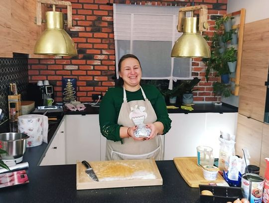 Tym razem pichcili na ekranie. Słodka odsłona warsztatów junior-senior Miejskiego Ośrodka Kultury