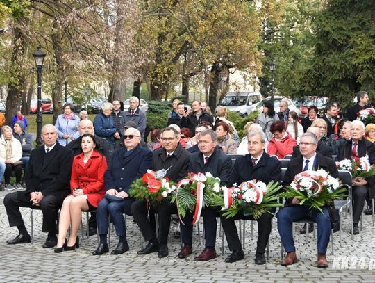 Uczcili 104. rocznicę odzyskania niepodległości. Uroczystości w kościele i pod pomnikiem Piłsudskiego. ZDJĘCIA