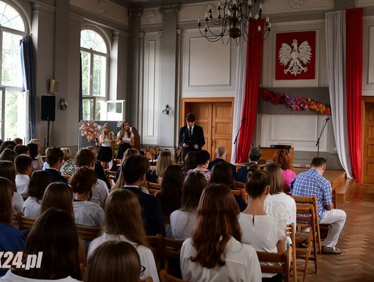 Uczniowie ponownie zasiedli w szkolnych ławach. Uroczyste rozpoczęcie roku szkolnego w I Liceum Ogólnokształcącym im. Henryka Sienkiewicza