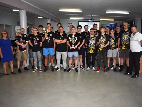 Uczniowie z ZSTiO zwycięzcami ogólnopolskich Mistrzostw Klas E-sportowych