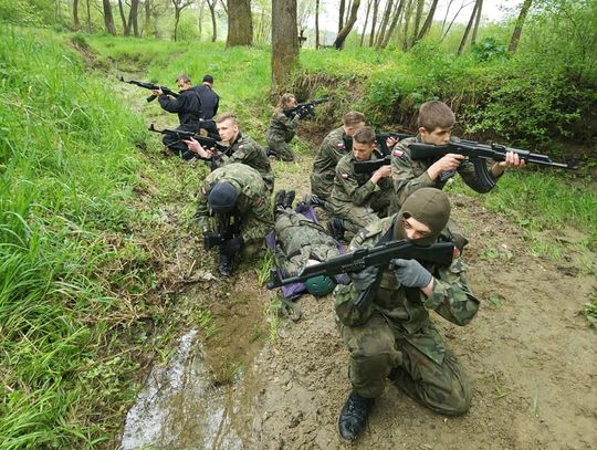 Uczniowie ze Sławięcic jak żołnierze sił specjalnych. Przeszli szkolenie taktyczno-wojskowe