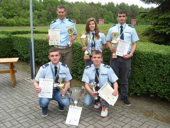 Uczniowie ze Sławięcic z sukcesami na II Turnieju Klas Mundurowych w Prószkowie