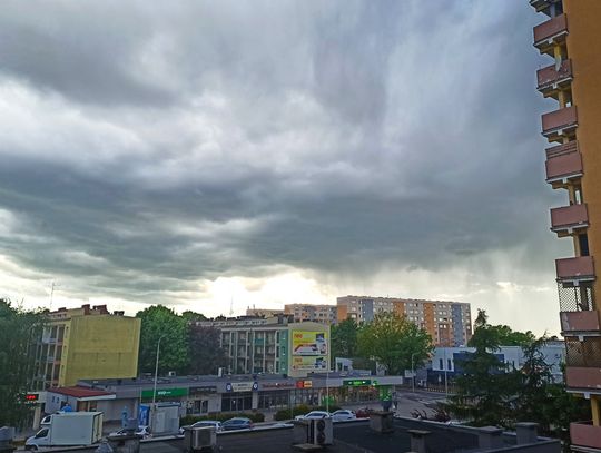 Upał nie zelżeje, ale popołudniu i wieczorem możliwe gwałtowne burze z gradem