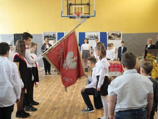 Upamiętnili polską historię, zmienili szkolną. Nowy sztandar w "jedynce"