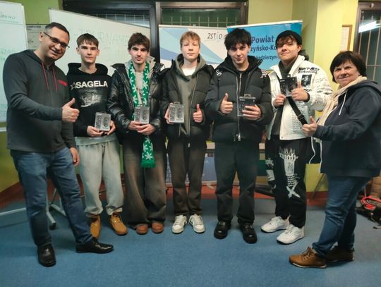"Urząd skarbowy" pokonał "Naprawę anten" i wygrał turniej e-sportowy w Zespole Szkół Technicznych i Ogólnokształcących w Azotach