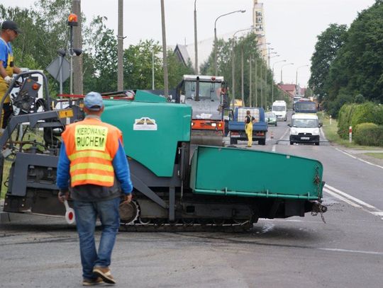 Utrudnienia dla kierowców w Blachowni. Drogowcy łatają ulicę Przyjaźni