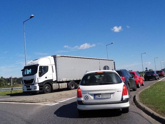 Utrudnienia na drogach prowadzących do Koźla. Na obwodnicy zderzyły się dwie ciężarówki