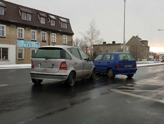 Utrudnienia na Kozielskiej. Przy Kauflandzie zderzyły się dwie osobówki