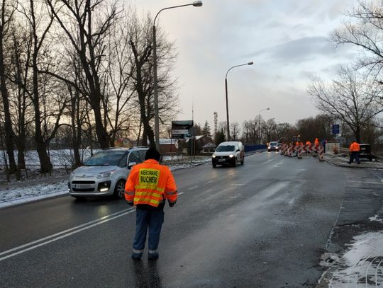 Utrudnienia na moście Ludwikowskiego w Koźlu. Ruch odbywa się wahadłowo