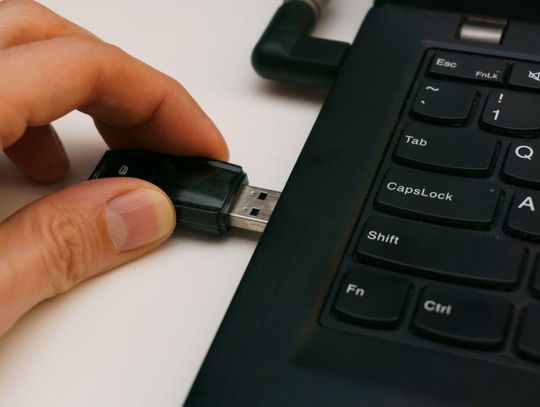 Używanie pendrive’a krok po kroku – jak sformatować i zabezpieczyć dane?