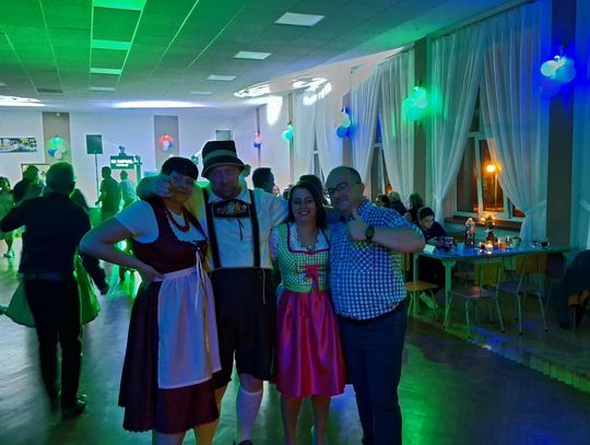 W Cisowej bawili się jak w Bawarii. Sąsiedzka integracja podczas osiedlowego Oktoberfest