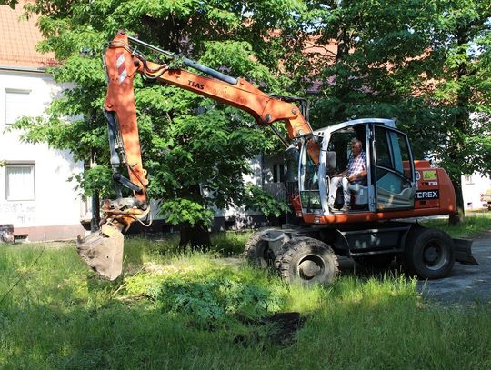 W Kędzierzynie-Koźlu rozpoczęła się przebudowa śródmiejskich podwórek. Zamienią się w ogrody