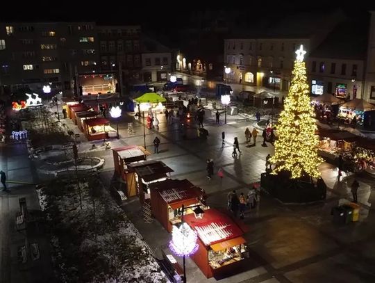 W Kędzierzynie-Koźlu zrobi się świątecznie! Już jutro rusza trzydniowy jarmark na kozielskim rynku oraz rozświetlenie ulicznych iluminacji