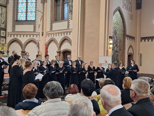W kościele pw. św. Mikołaja wystąpiły cztery chóry. VI Festiwal Pieśni Maryjnych