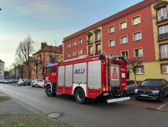 W mieszkaniu uruchomiła się czujka tlenku węgla. Służby interweniowały w bloku przy ulicy Plebiscytowej