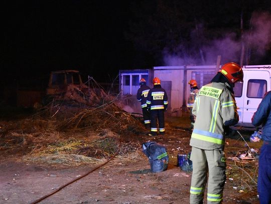 W nocy wziął się za wypalanie. Wysokie zadymienie na Pogorzelcu. Interweniowali strażacy