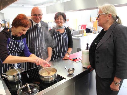 W takiej kuchni aż chce się gotować. Nowa pracownia gastronomiczna w Zespole Szkół nr 1. ZDJĘCIA