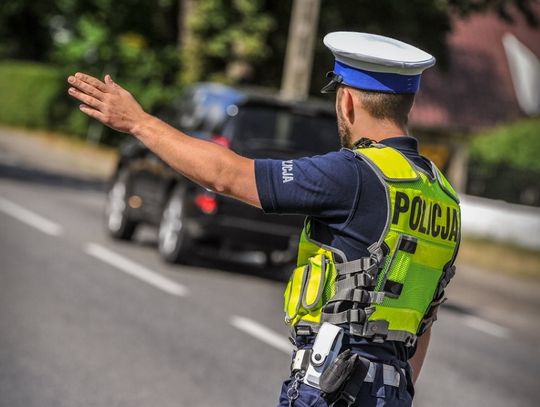 Weekend na drogach powiatu: 6 nietrzeźwych kierowców, 14 zatrzymanych dowodów i dwa prawa jazdy