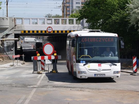 Wiadukt otwarty dla autobusów, pieszych i rowerzystów. Autem przejedziesz dopiero po 18