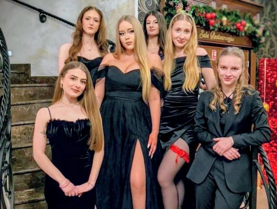 Wieczór, który chciało się zatrzymać w kadrze. Zobaczcie zdjęcia ze studniówki II Liceum Ogólnokształcącego