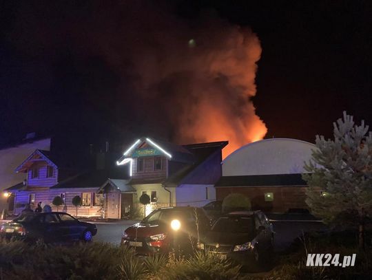 Wielki pożar kompleksu hotelowego w Chrząstowicach. Na miejscu strażacy z Kędzierzyna-Koźla
