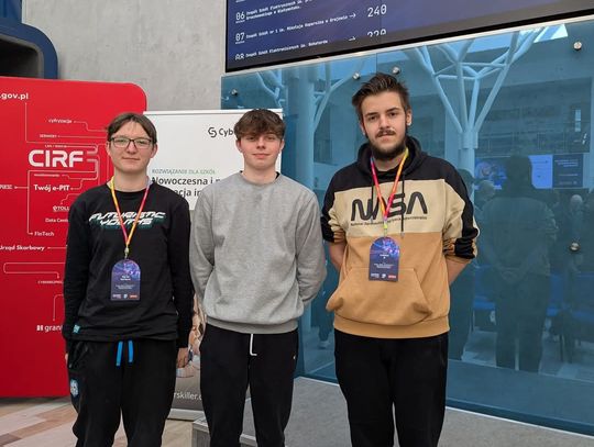 Wielki sukces informatyków ZSTiO! Srebro w ogólnopolskim finale #CyberSkillerChallenge"