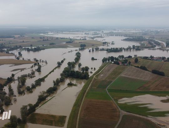 Woda wdarła się do domów. Kilkanaście osób zostało ewakuowanych w Bierawie