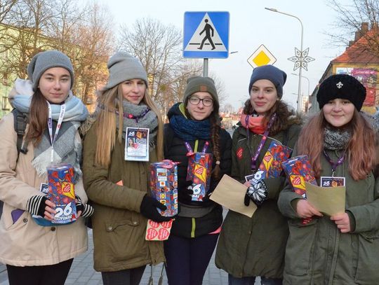 WOŚP w Kędzierzynie-Koźlu. Wolontariusze od rana kwestowali na ulicach miasta. ZDJĘCIA