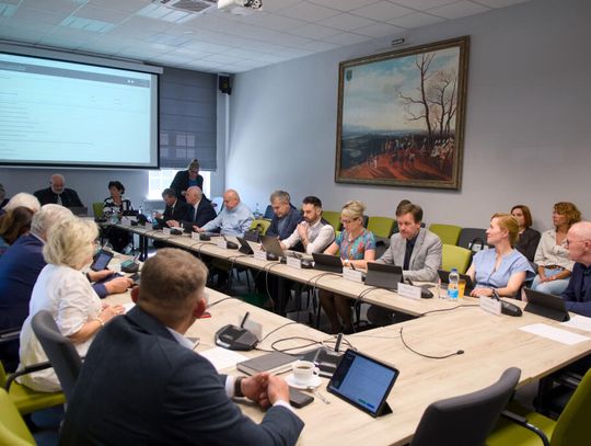 Wotum zaufania, absolutorium i wyzwania strategiczne. Ważna sesja w starostwie powiatowym