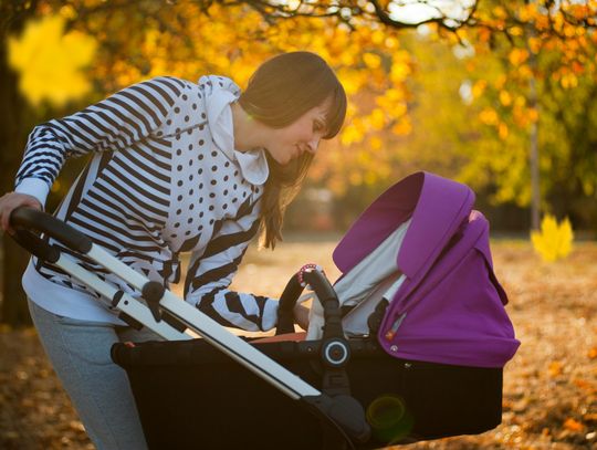 Wózki 2w1 – funkcjonalne rozwiązanie dla rodziców planujących wyprawkę