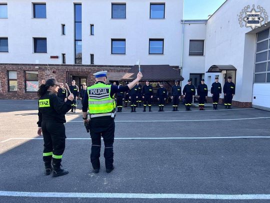 Wspólna służba dla bezpieczeństwa. Policjanci szkolili strażaków ochotników