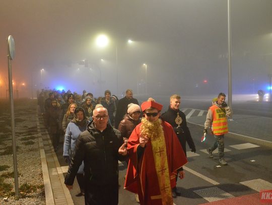 Wszyscy Święci przeszli ulicami Kędzierzyna-Koźla. Chrześcijańska alternatywa dla Halloween. FOTO, WIDEO