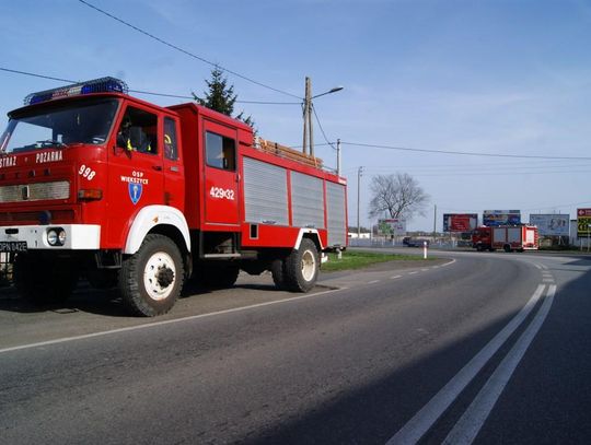 Wyciek oleju na drodze z Koźla do Większyc. Interweniują strażacy