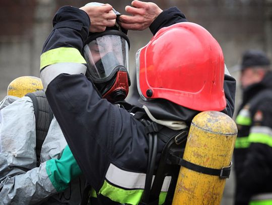 Wyciek rozgrzanego aluminium i pożar na terenie przemysłowym w Blachowni