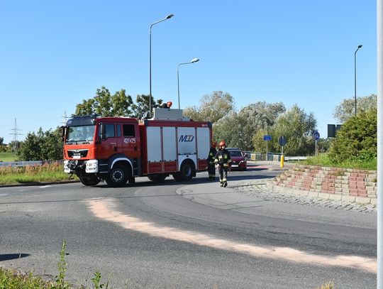 Wyciek substancji ropopochodnej na rondzie Milenijnym. Interweniowali strażacy