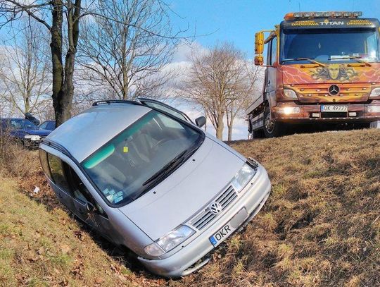 Wypadek na drodze krajowej nr 38. Opel vectra zderzył się z volkswagenem sharanem. ZDJĘCIA