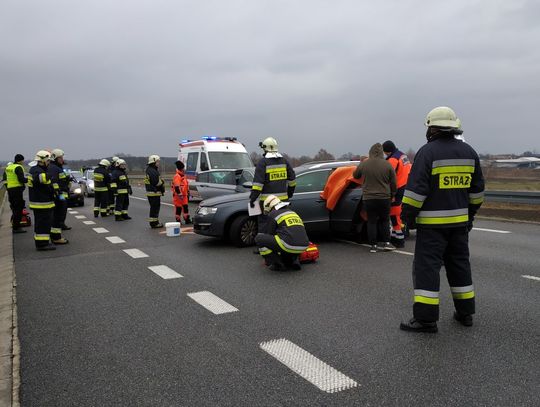 Wypadek na drodze krajowej nr 40. Trzy osoby zostały poszkodowane. ZDJĘCIA