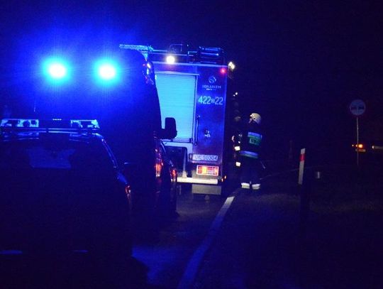 Wypadek na drodze krajowej w Komornie. Samochód osobowy zderzył się z ciężarówką