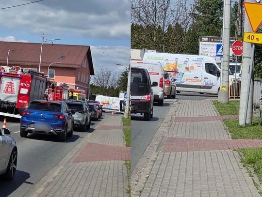 Wypadek na głównym skrzyżowaniu w Cisowej. Bus zderzył się z osobówką