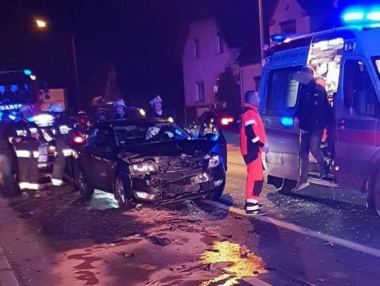Wypadek na skrzyżowaniu w Kłodnicy. Zderzyły się dwa samochody osobowe. ZDJĘCIA