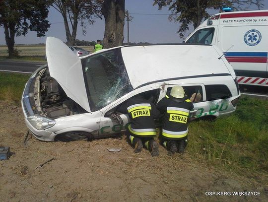 Wypadek na wylotówce z Większyc. Opel najechał na tył seata i dachował. ZDJĘCIA
