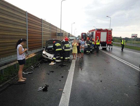 Wypadek przed rondem Milenijnym. W jednym z aut podróżowały dzieci. ZDJĘCIA