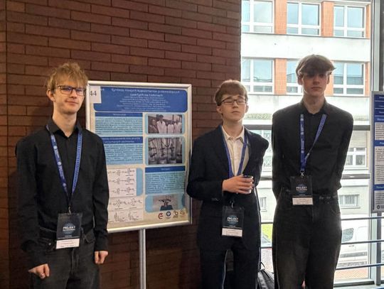 Z laboratorium do przyszłości. Uczniowie ze Sławięcic tworzą materiały, które mogą zmienić elektronikę