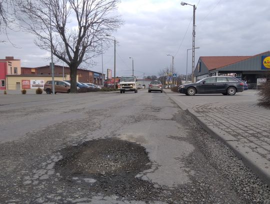 Z ulicy Gazowej wreszcie znikną dziury. Starostwo przymierza się do remontu