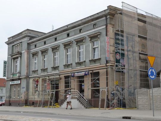 Zabytkowa kamienica w centrum przestanie straszyć wyglądem. Ruszył remont