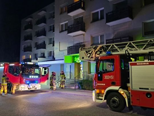 Zapach gazu w bloku na osiedlu Piastów. Nocna akcja służb