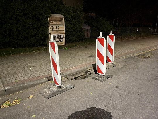 Zapadnięta jezdnia na ul. Jana Matejki. Interweniowały służby